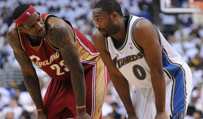 三冠需条件 三冠需条件